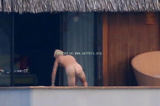 images/justin_bieber_naked/Justin Bieber Naked Pics.jpg